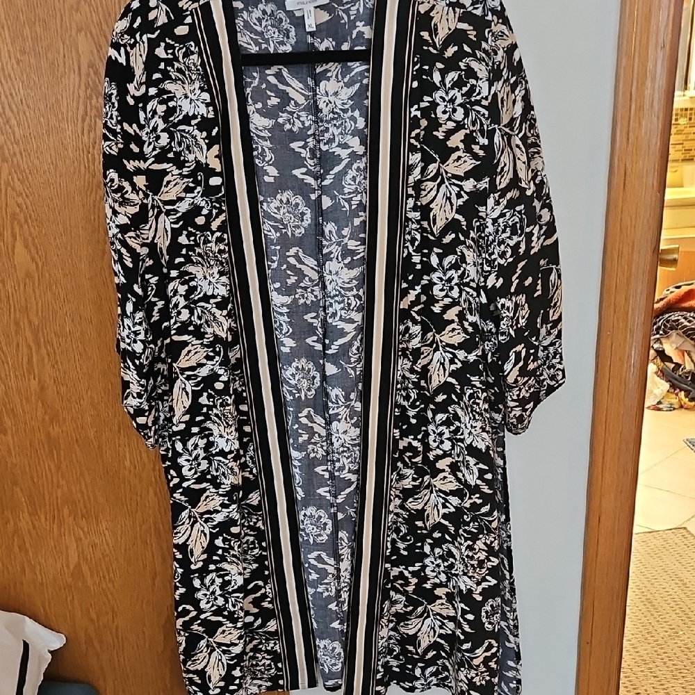 Maurices Black and White Floral Kimono